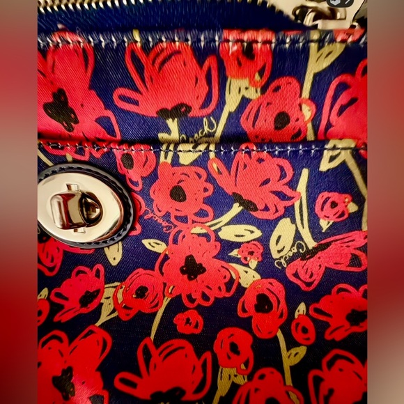 Coach Poppy Floral Crossbody Bag. - Picture 7 of 7